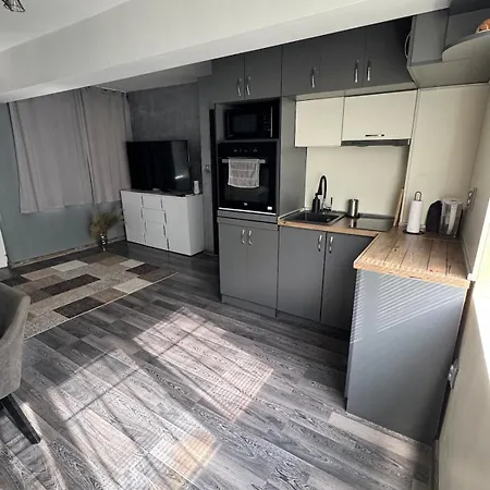 Charming Seaside In Apartment *