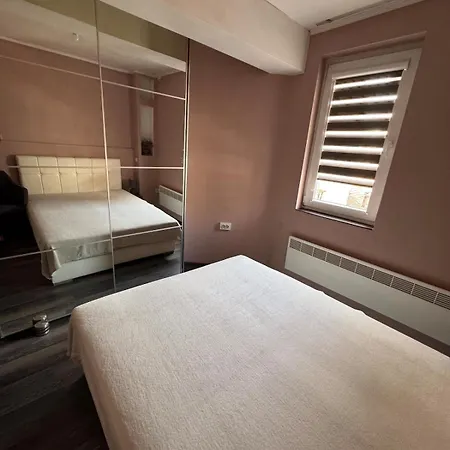 Charming Seaside In Apartment Warna